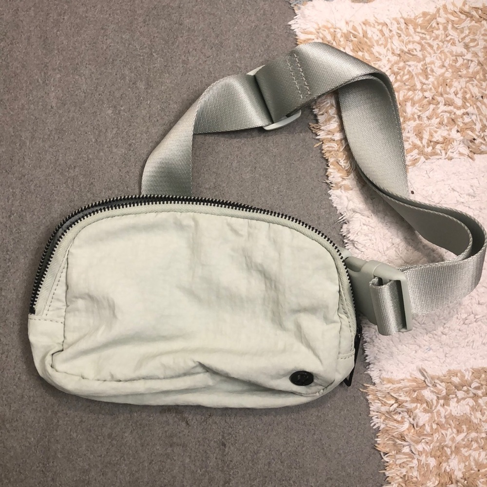 🔥SOLD🔥NWOT lululemon everywhere belt bag